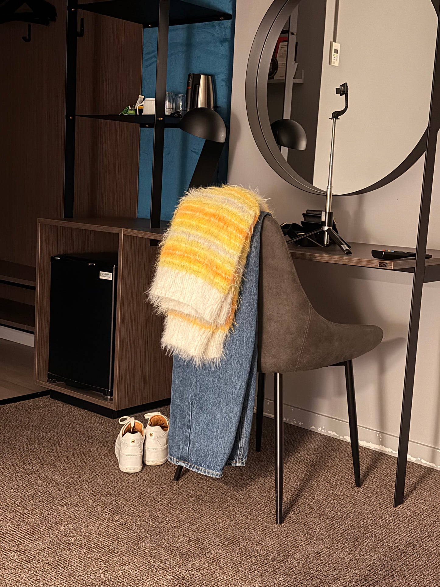 FUZZY MISTA V-NECK - Oppskrift