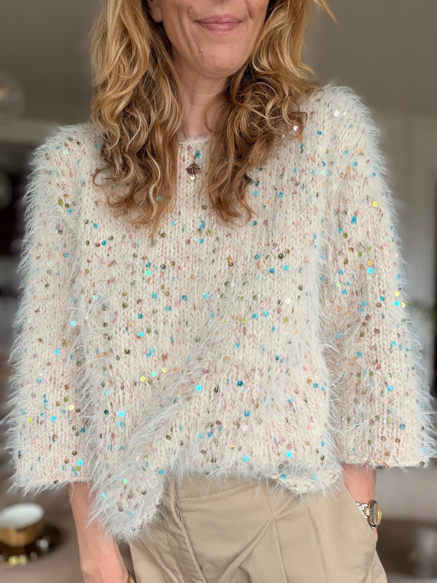 Fuzzy Holiday Sweater - Oppskrift