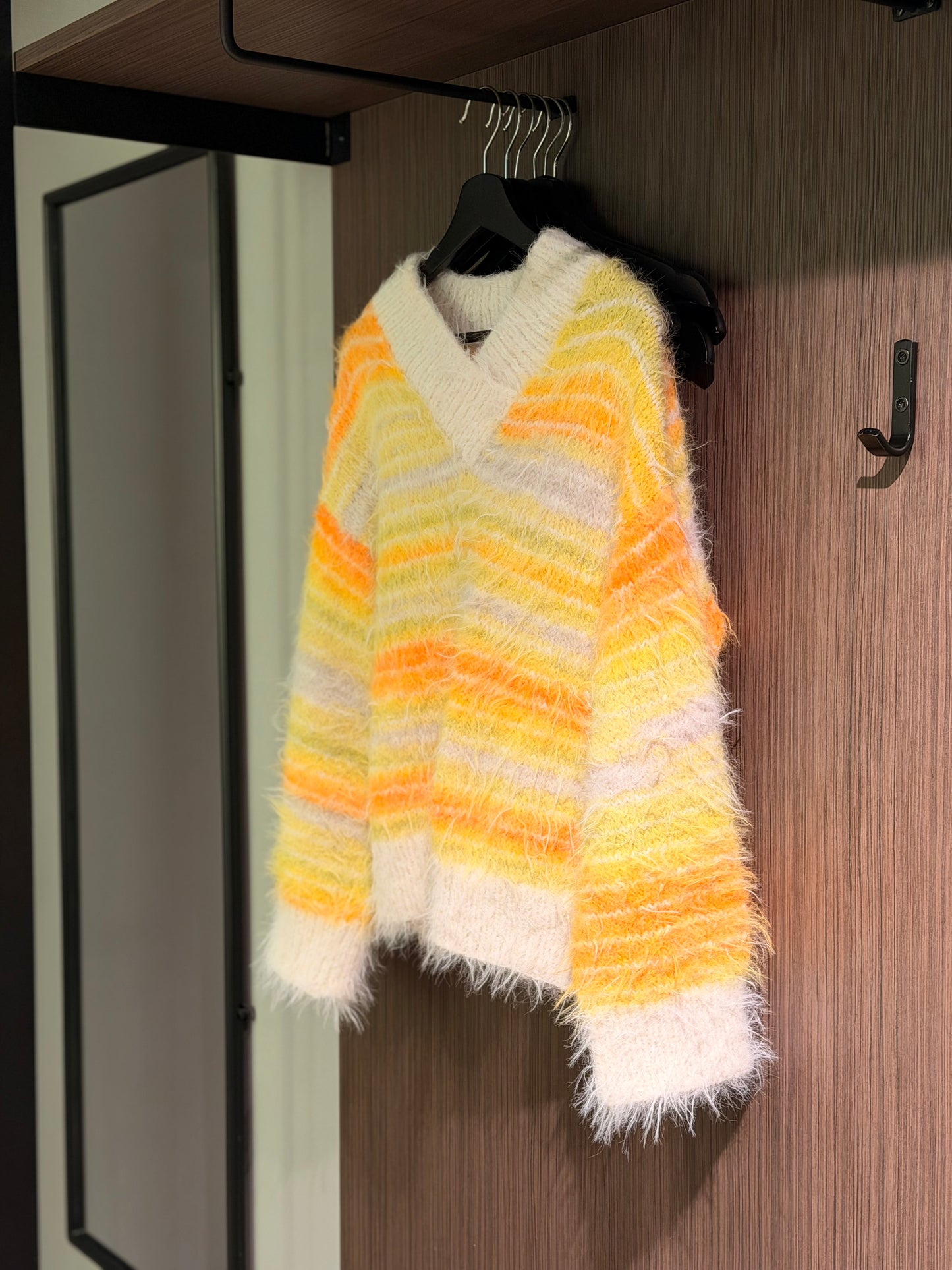 FUZZY MISTA V-NECK - Oppskrift